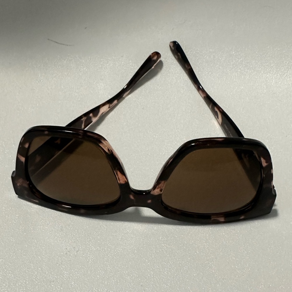 J. Crew tortoise shell style sunglasses. Classic shape. No scratches. - Picture 2 of 5
